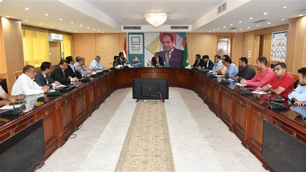 اجتماع محافظ الفيوم