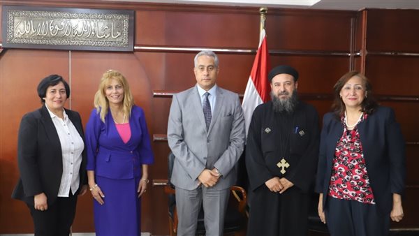  القوى العاملة مع