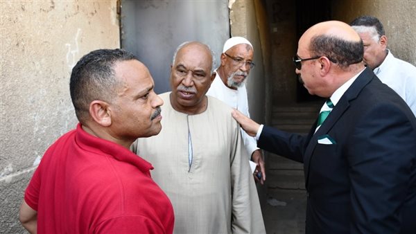 محافظ أسوان