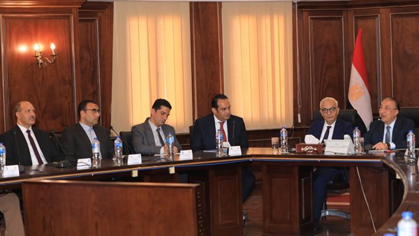 بجانب من الاجتماع