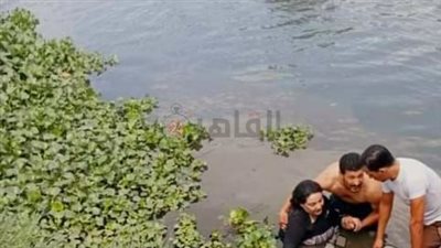 شهامة وجدعنة.. شاب ينقذ سيدة حاولت الانتحار قفزًا في ترعة بطنطا 