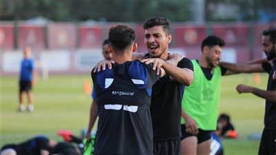 مران الأهلي.. شريف وأفشة يشاركان في التدريبات البدنية ‏