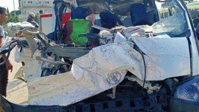 إصابة 3 أشخاص بحادث انقلاب سيارة ميكروباص على طريق المحلة طنطا 