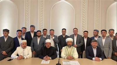 مفتي كازخستان يكرم الأئمة المدَربين بالأوقاف.. ويتفق مع مختار جمعة على عقد المزيد من الدورات التدريبية