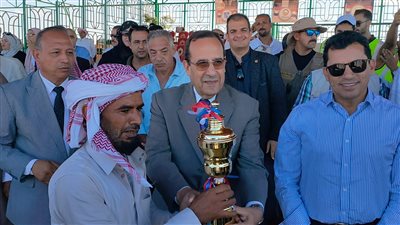 وزير الرياضة يشهد ختام مهرجان الهجن بالعريش ويسلم الجوائز على الفائزين| فيديو