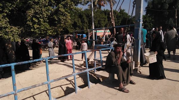 جانب من انتظار الأهالي