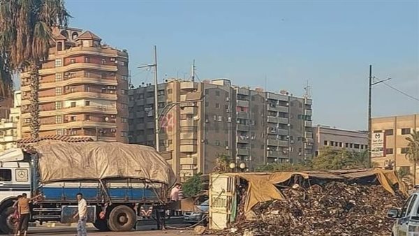 انقلاب سيارة قمامة