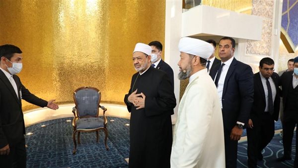 شيخ الأزهر يصل مسجد