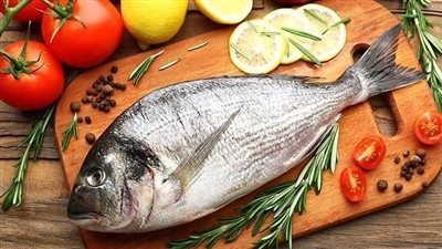 ارتفاع أسعار الأسماك والمأكولات البحرية.. واستقرار الخضروات والدواجن اليوم بالأسواق | بث مباشر