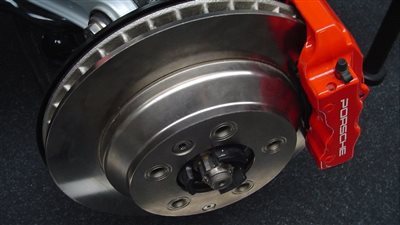 3 نصائح في القيادة تساعد على إطالة عمر الفرامل