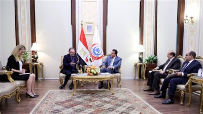 وزير الصحة يبحث مع سفير التشيك بمصر التعاون في مجال جراحة الأورام