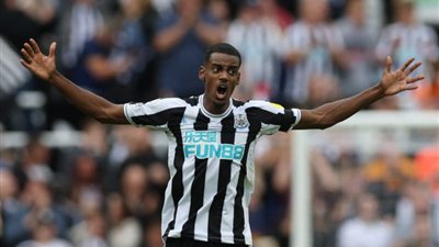 تقارير: إيزاك يعطي الضوء الأخضر لبدء مفاوضات انتقاله إلى الهلال السعودي