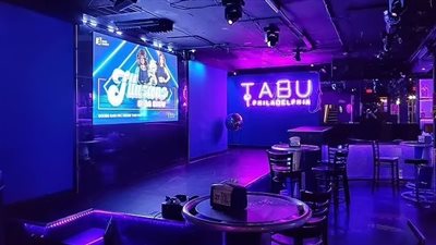 متحولة جنسيًا.. فنانة أمريكية تلفظ أنفاسها الأخيرة خلال أداء عرض بخشبة مسرح للمثليين