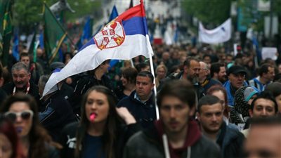 مسيرة للمثليين في صربيا بحضور سفير أمريكا تتحول لحرب شوارع