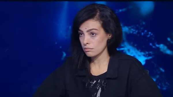 والدة المتهمة 