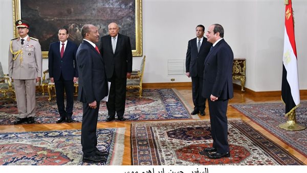 الرئيس السيسي يتسلم