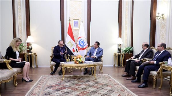 وزير الصحة مع سفير