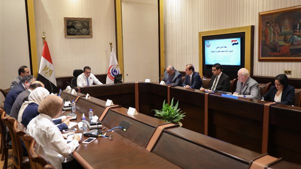 وزير الصحة والسكان،