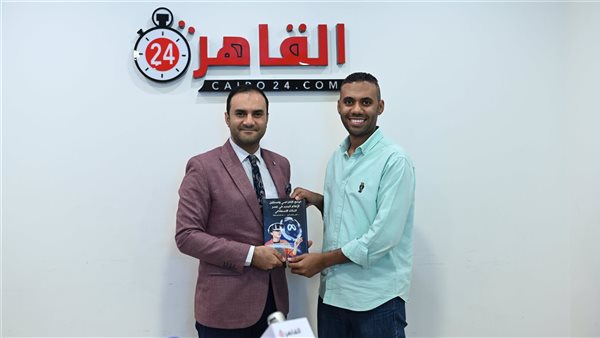 الكاتب الصحفي محمود