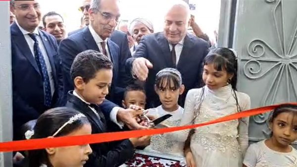 وزير الاتصالات يفتتح