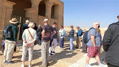 وفد سياحي إنجليزي يزور المناطق الأثرية والمعالم السياحية بالمنيا