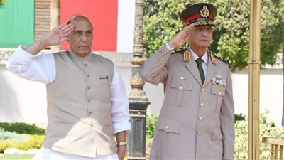 وزير الدفاع والإنتاج الحربي يلتقي نظيره الهندي