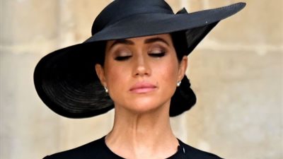 ميجان ماركل تكتم دموعها وأطفال ويليام خائفين.. مشاهد مؤثرة من جنازة الملكة إليزابيث الثانية | صور