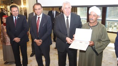 وزير الزراعة يكرم أفضل منتجي القمح.. ويؤكد على اهتمام القيادة السياسية بدعم المحاصيل الاستراتيجية