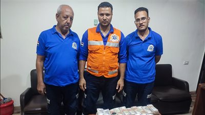 صاحبها مات في حادث.. سائق ومسعف يسلمان مليون جنيه للشرطة بأسيوط