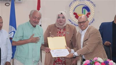 مجلس مدينة أبو حمص يكرم الفنان عبد العزيز مخيون في احتفالات المحافظة بالعيد القومي |صور