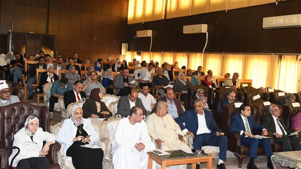 من المجلس التنفيذي