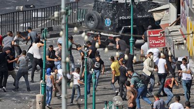 بعد اعتقال أحد قادة حماس.. اشتباكات عنيفة بين السلطة الفلسطينية والفصائل بالضفة الغربية