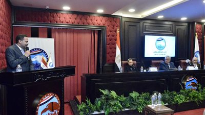 أيمن عاشور: وضع خطة خمسية للتعليم والبحث العلمي على مدار 10 سنوات