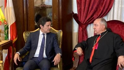 المطران شيحان يستقبل وزير الإعلام اللبناني ويهديه درع المطرانية الأول