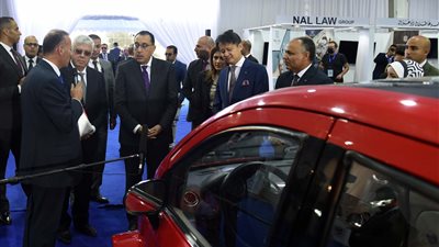 رئيس الوزراء يوصي بالتوسع في صناعة السيارات الحديثة وإنتاج قطع غيار محلية