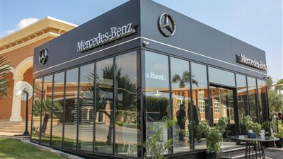 إصابة 3 أشخاص في انهيار جزء من مقر مرسيدس بمصر القديمة