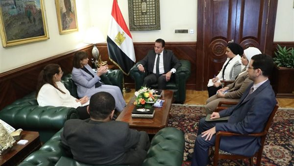 وزير الصحة والسكان