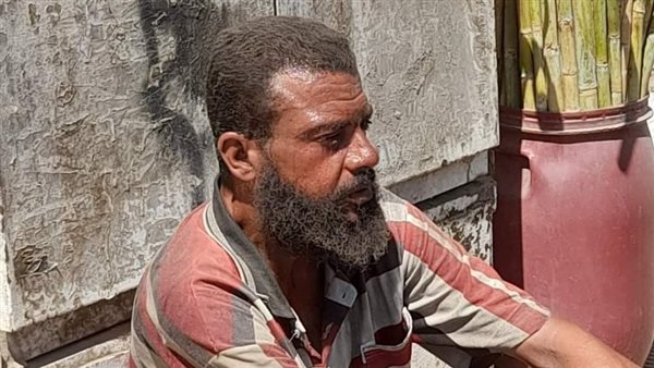 معلم يفترش شوارع