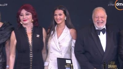 دنيا سمير غانم بعد تكريم والديها في مهرجان القاهرة للدراما: لحظات من الدموع والاشتياق