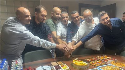 أبو يحتفل بحصوله على حكم قضائي لتأكيد امتلاكه أغنية 3 دقات