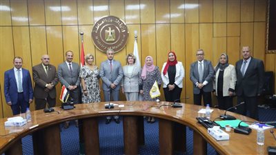 وزير القوى العاملة يتسلم درع محطة الضبعة النووية.. وتوجيهات بدعم المشروع وتقديم كل التسهيلات