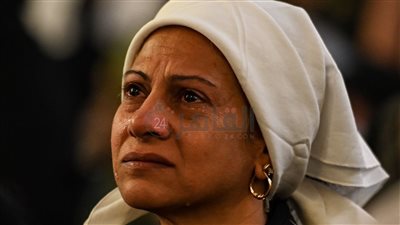 رغم آلام فقدان نجلها بالتبني.. أم شنودة في قداس الأربعين لضحايا كنيسة أبي سيفين