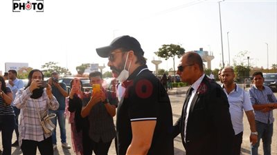 الحزن يسيطر على محمود حميدة وكريم عبد العزيز في جنازة هشام سليم | صور