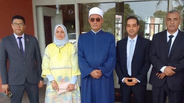 وفد الأزهر مع القنصل