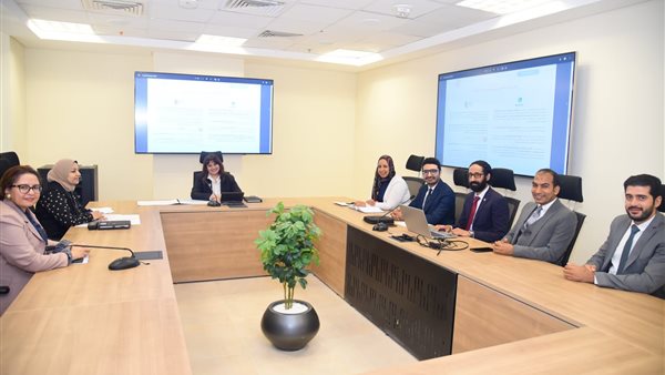 وزيرة الهجرة 