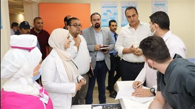 رئيس هيئة الرعاية الصحية يقرر إعفاء مدير الطوارئ بمجمع الإسماعيلية الطبي من منصبه | صور 