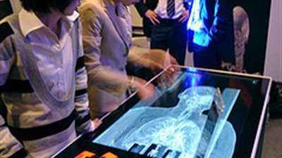 بالتقنية الحديثة.. تشريح جثة ممثل شهير افتراضيا بعد وفاته إثر نوبة قلبية