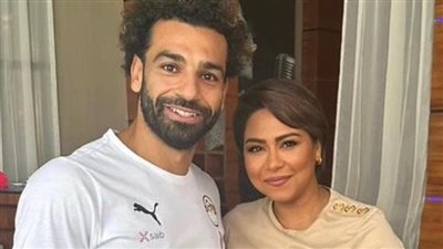 شيرين عبد الوهاب تنشر صورة مع محمد صلاح في فندق إقامة المنتخب: القمر لما يكتمل