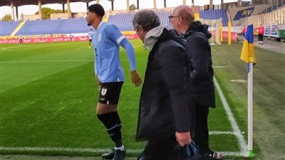 إصابة رونالد أراوخو مدافع برشلونة مع منتخب أوروجواي خلال ودية إيران