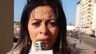 سيدة تهدد بالانتحار بسبب قسوة والدتها بالإسكندرية: أمي رمتني في الشارع والدنيا ضاقت بيا | بث مباشر